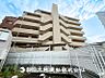 外観：【現地外観】 建物により表現された空間はたくさんの光を浴び、風を感じ、暮らしの時間を豊かにしてくれます。