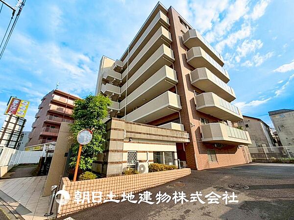 【外観写真】表現された空間はたくさんの光を浴び、風を感じ、暮らしの時間を豊かにしてくれます。デザインされた空間と競い合うかのような充実した建物と共に大切な家族の思い出を刻んでいきます。