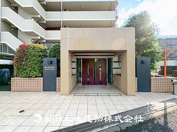 【エントランス】 大切な家族、お客様をお迎えするエントランスは住宅の入口。上品な佇まいで迎えてくれます。