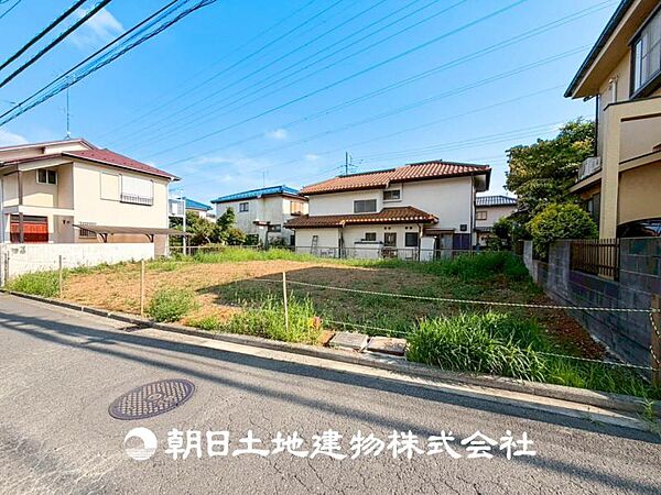 【外観写真】目の前に手を伸ばせば、触ることが出来そうな環境が、そのままインテリアになったような印象です。その豊かな眺望にふさわしい空間には、通風・採光にも優れ、心地よい光と風があふれています。