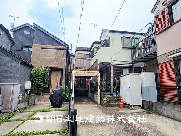 【外観写真】暮らしの中でのたくさんの光と心地よい風を演出してくれています。見事なまでの開放的な空間をお楽しみください