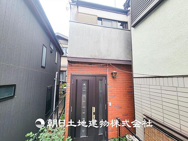 【外観写真】将来にわたって資産価値が継続する「上質」な佇まいを目指しました。おしゃれな雰囲気や自然の潤い、親しみやすさといった特徴を、街に新たな価値をもたらし続けてくれます。