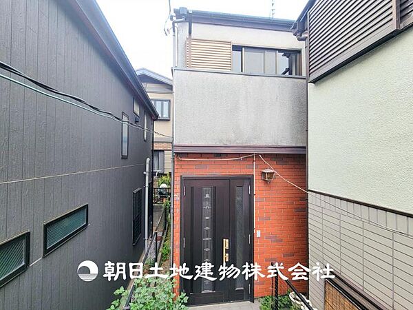 【外観写真】家族の色を映し出す洗練された邸宅は、ずっと輝き続けながらいつしか街の風景に溶け込んでいきます。