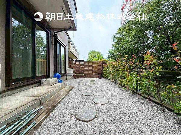 【お庭】年中大活躍のプライベート空間になるお庭は、ご家族の団らんの場として最適なスペース。