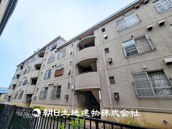 【外観写真】当たり前の日常に、この開放感ある眺望と共に閑静な住宅街の季節感を演出する四季折々の変化を楽しめる心地よい場所となります。