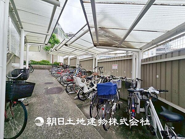 【駐輪場】ゆとりのある敷地で置き場所に困ることはないでしょう。