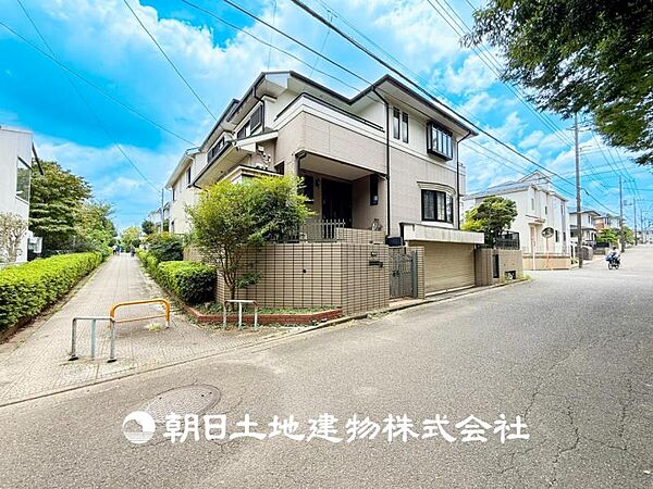 【現地写真】当たり前の日常に、この開放感ある眺望と共に閑静な住宅街の季節感を演出する四季折々の変化を楽しめる心地よい場所となります。
