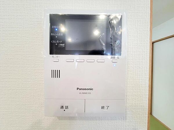【モニター付きインターホン】訪問者の確認が出来るので、セキュリティ対策にも最適のモニター付きインターホン。