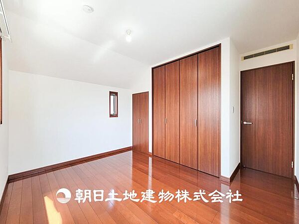 【居室】 設計者のセンスが求められる大切な空間だからこそ、落ち着いて過ごせる癒しと寛ぎの空間が欲しい。そんな願いを叶えました。