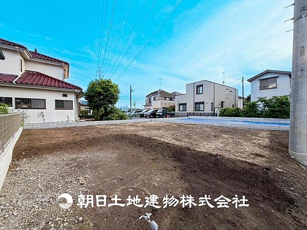 【現地写真】豊かな眺望にふさわしい空間には、通風・採光にも優れ、心地よい光と風があふれています。