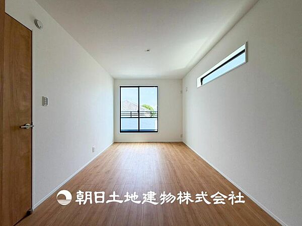 【居室】ご自宅で快適に過ごす条件は、一人ひとり違います。個性が強すぎないシンプルな内装とシンプルなデザインで統一しております。居住していく中であなただけの【幸せマイホーム】を創り上げて下さい。