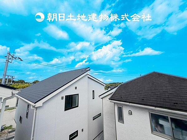 【眺望】太陽に愛された家。陽当り・通風に優れた魅力的で快適さを追求した住宅です。ここに住むからこそ意味がある。そんな特別感に浸りながら、毎日をお過ごし下さい。