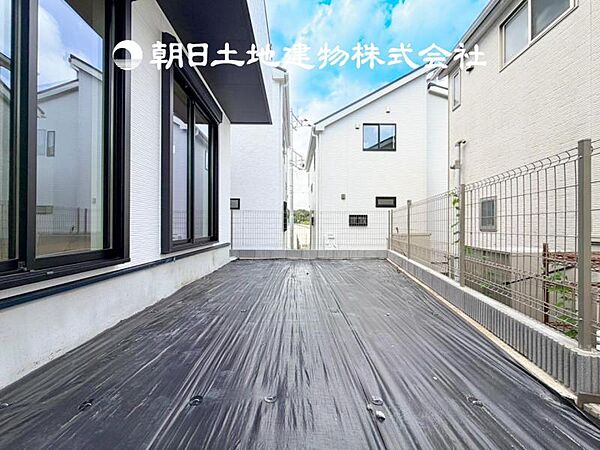 【お庭】年中大活躍のプライベート空間になるお庭は、ご家族の団らんの場として最適なスペース。