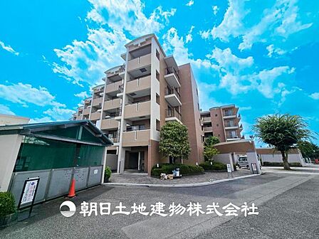【現地写真】表現された空間はたくさんの光を浴び、風を感じ、暮らしの時間を豊かにし、大切な家族の思い出を刻んでいきます。