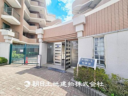 【エントランス】明るく開放感なエントランスは毎日の行き帰りを彩ります。