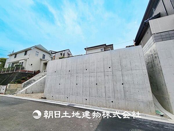 【現地写真】家族の色を映し出しながら、いつしか街の風景に溶け込んでいきます。