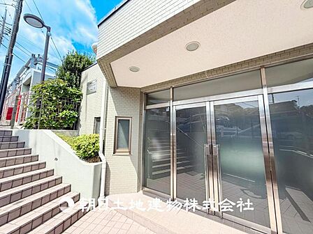 【現地写真】家族の色を映し出しながら、いつしか街の風景に溶け込んでいきます。