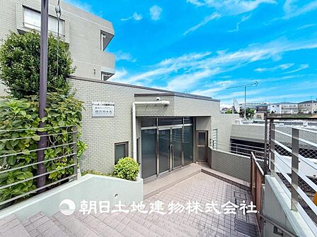 【現地写真】表現された空間はたくさんの光を浴び、風を感じ、暮らしの時間を豊かにし、大切な家族の思い出を刻んでいきます。
