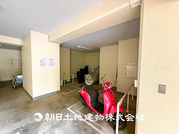 【バイク置き場】
