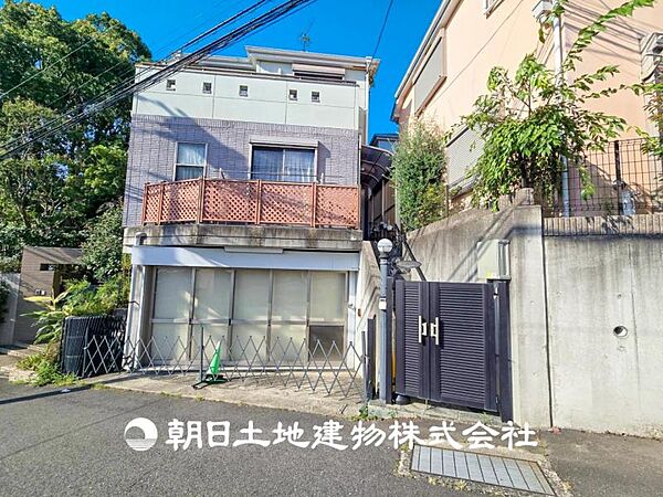 【外観・立地】時代の流行ではなく拘りを貫く。シックなカラートーンで街並みに溶け込む外観は、絶妙なバランスで輝きを放ちます