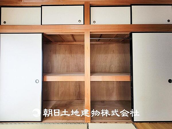 【収納】部屋ごとに設けた収納は住みやすさへのこだわりがあります。シンプルで使いやすい収納スペース。