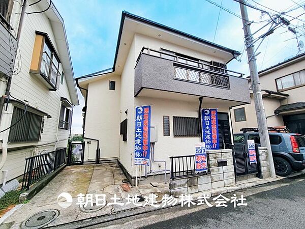 【外観写真】表現された空間はたくさんの光を浴び、風を感じ、暮らしの時間を豊かにしてくれます。デザインされた空間と競い合うかのような充実した建物と共に大切な家族の思い出を刻んでいきます。