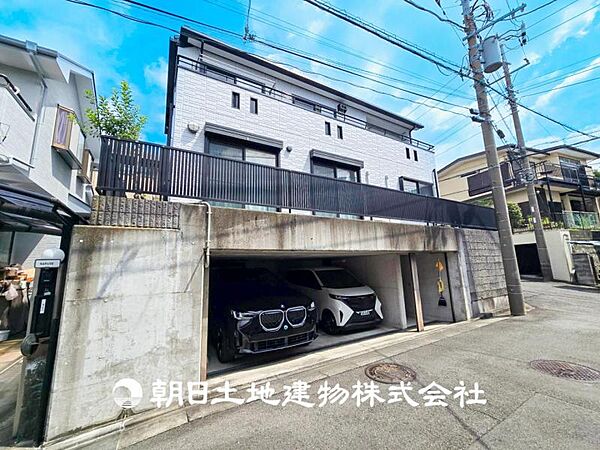 【外観写真】表現された空間はたくさんの光を浴び、風を感じ、暮らしの時間を豊かにしてくれます。デザインされた空間と競い合うかのような充実した建物と共に大切な家族の思い出を刻んでいきます。