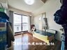 室内：【居室】大切なご家族、招いた友人と過ごす大切な時間を差し込む光が優しく包み込む空間。大切な人とともに、心穏やかに過ごすひとときを味わってください。