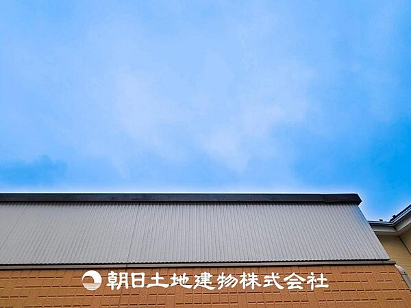 【眺望】太陽に愛された家。陽当り・通風に優れた魅力的で快適さを追求した住宅です。ここに住むからこそ意味がある。そんな特別感に浸りながら、毎日をお過ごし下さい。