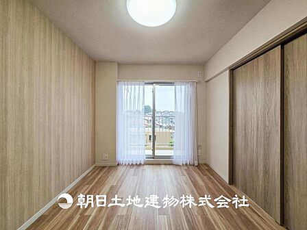 【居室】ご自宅で快適に過ごす条件は、一人ひとり違います。個性が強すぎないシンプルな内装とシンプルなデザインで統一しております。居住していく中であなただけの【幸せマイホーム】を創り上げて下さい。