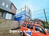 外観：【現地外観】 静かで子育てにも良い環境。緑に恵まれたエリアでゆとりある住環境が整っています。