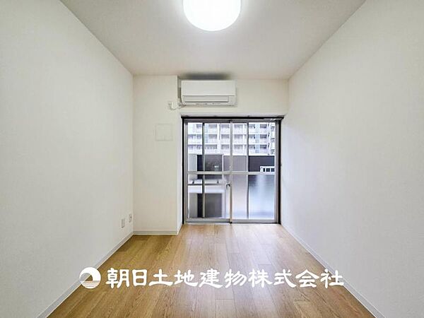 【洋室】大切な家族一人ひとりの大切な個別空間。趣味・感性で個性的に飾って頂けるようシンプルに仕上げてあります。
