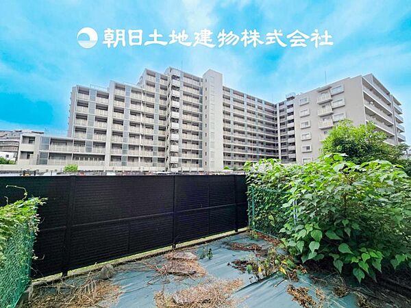 【眺望】部屋から眺める景色はお部屋のインテリアの一部です。開放感ある景色は季節や天候によって変化する素敵な絵画ですね！