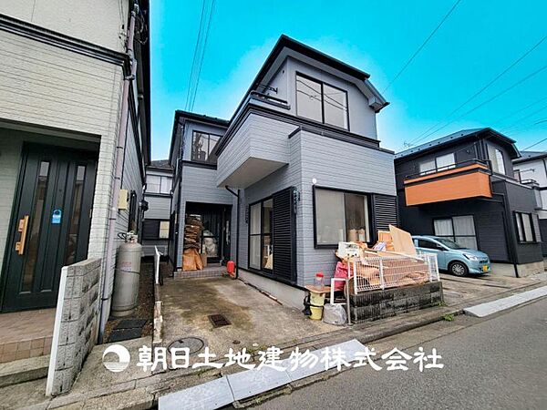【外観写真】暮らしの中でのたくさんの光と心地よい風を演出してくれています。見事なまでの開放的な空間をお楽しみください。