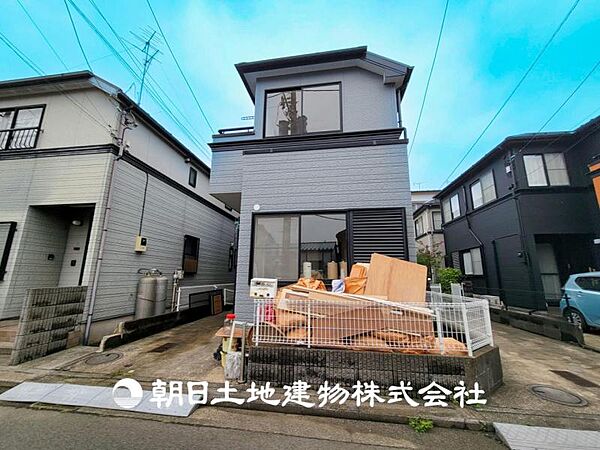 【外観写真】当たり前の日常に、この開放感ある眺望と共に閑静な住宅街の季節感を演出する四季折々の変化を楽しめる心地よい場所となります。