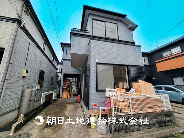 【外観写真】家族の色を映し出す洗練された邸宅は、ずっと輝き続けながらいつしか街の風景に溶け込んでいきます。