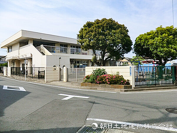 【中尾保育園】230ｍ　子どもの気持ちに寄り添うことを大切にしています。絵本から感性を育んだり、クッキングなど体験学習も充実しています。預かり時間が長く共働き世帯も安心です。