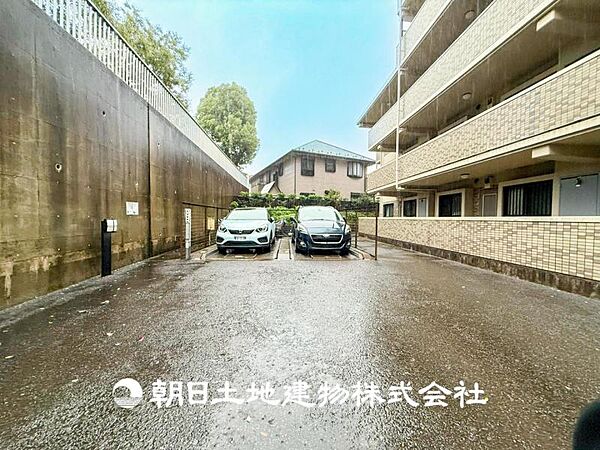 【駐車場】  敷地内駐車スペース。日々の暮らしにも大切なスペースです。