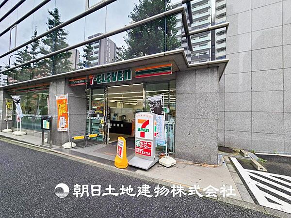【セブンイレブン小石川白山通り店】120ｍ　食品や飲料、日用品、各種サービスなど、日常生活に必要なものを幅広く取り扱っています。24時間営業のため時間を問わず買い物ができます。