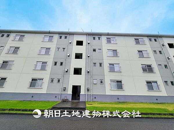 【現地外観】 静かで子育てにも良い環境。緑に恵まれたエリアでゆとりある住環境が整っています。