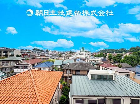 【眺望】太陽に愛された家。陽当り・通風に優れた魅力的で快適さを追求した住宅です。ここに住むからこそ意味がある。そんな特別感に浸りながら、毎日をお過ごし下さい。