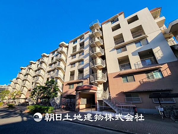 【外観】青空に映える、上質な佇まい
