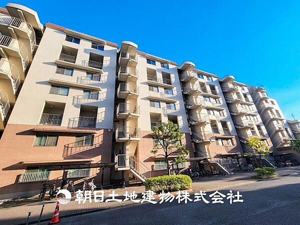 【外観】町に馴染みながら、確かな存在感