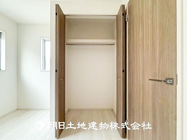 【収納】シンプルかつ洗練されたデザインの収納スペース