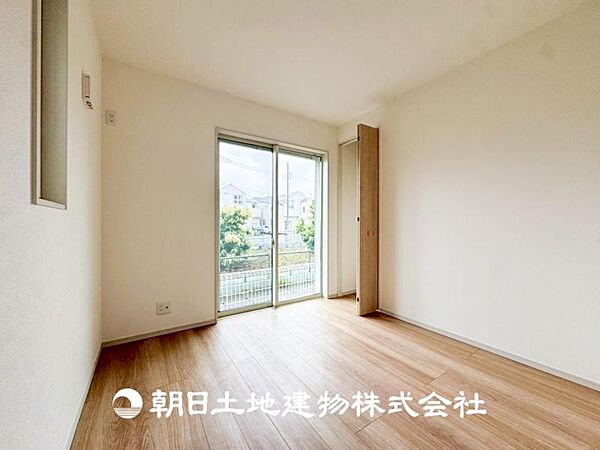 【居室】ご自宅で快適に過ごす条件は、一人ひとり違います。個性が強すぎないシンプルな内装とシンプルなデザインで統一しております。居住していく中であなただけの【幸せマイホーム】を創り上げて下さい。