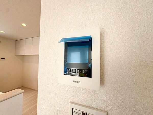 【モニター付きインターホン】訪問者の確認が出来るので、セキュリティ対策にも最適のモニター付きインターホン。