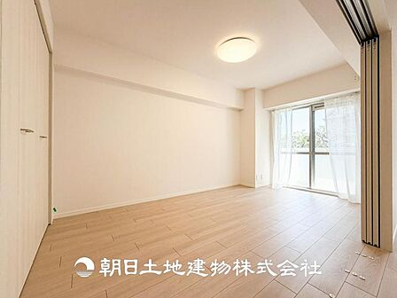 【居室】大切な家族一人ひとりの大切な個別空間。趣味・感性で個性的に飾って頂けるようシンプルに仕上げてあります。自分時間を充実させながら心豊かなひとときを過ごすための大切な空間。