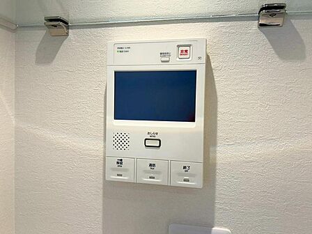 【モニター付インターホン】お子様のお留守番にも安心なTVモニタ付インタホン。来客者を確認できる上に留守中の録画もできます