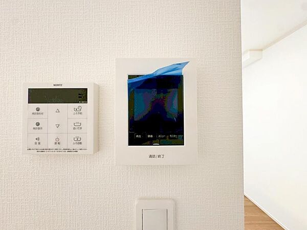【モニター付きインターホン】訪問者の確認が出来るので、セキュリティ対策にも最適のモニター付きインターホン。