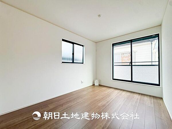 【居室】ご自宅で快適に過ごす条件は、一人ひとり違います。個性が強すぎないシンプルな内装とシンプルなデザインで統一しております。居住していく中であなただけの【幸せマイホーム】を創り上げて下さい。